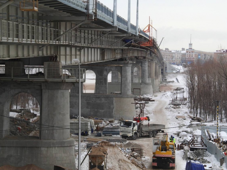Строителям Ленинградского моста в Омске посоветовали ускориться из-за паводка #Экономика #Омск